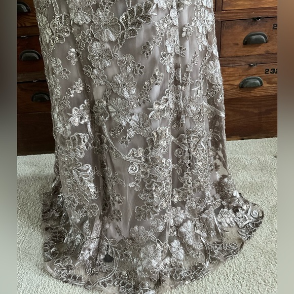 Beautiful taupe colored Alex Evenings off the shoulder evening gown. Size 6 - Picture 6 of 7